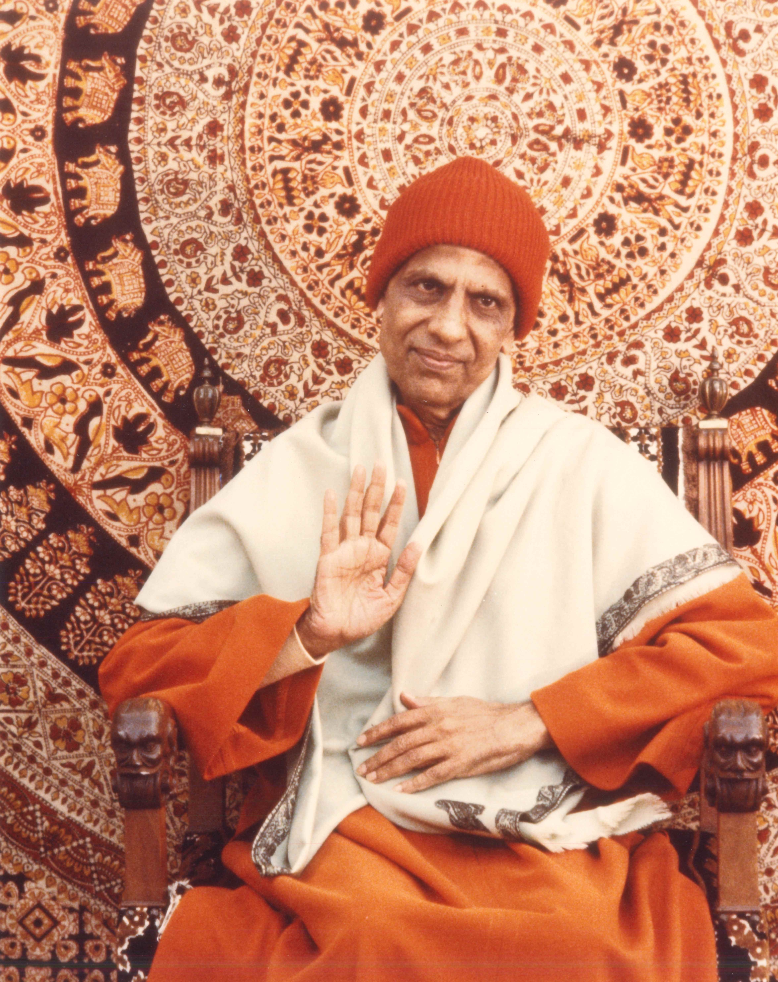 Swami Kripalu - giving blessing Swami Kripalu - giving blessing